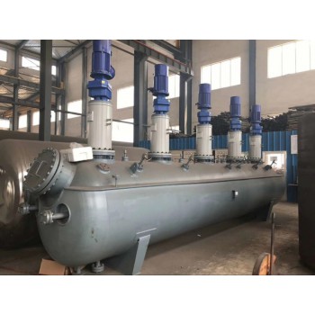 5000L外盤管加熱不銹鋼反應(yīng)釜 5000L外盤管加熱不銹鋼反應(yīng)釜